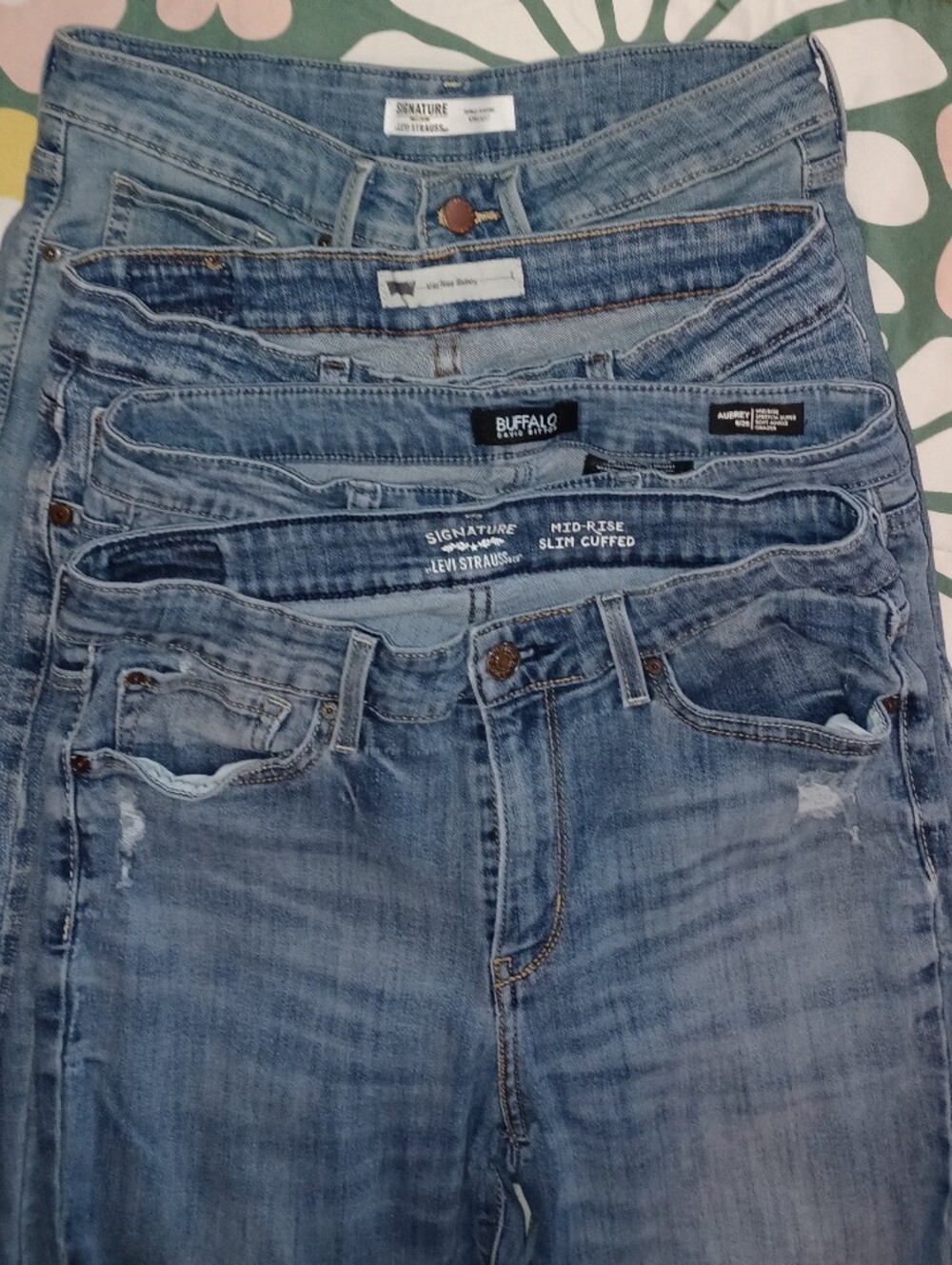 Lot of 4 Jeans Levi's, Buffalo